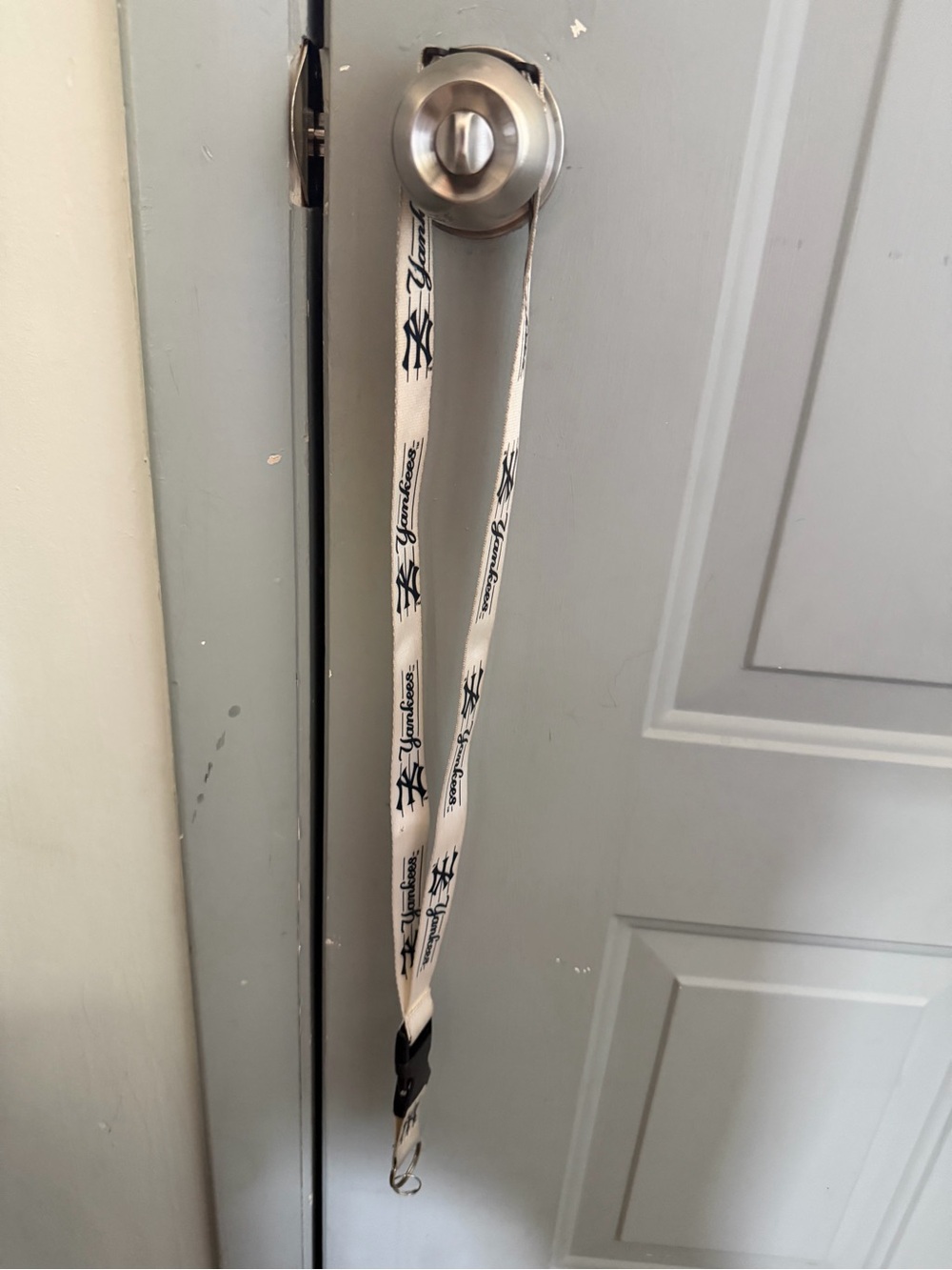 New York Yankees lanyard featuring repeating navy Yankees logos on white